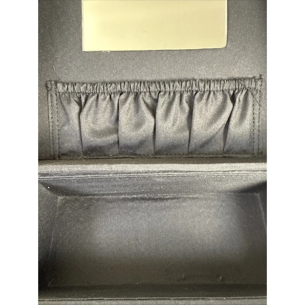 Vintage Beauty Makeup/Jewelry Hard Body Travel Case With Mirror. Snap Close.